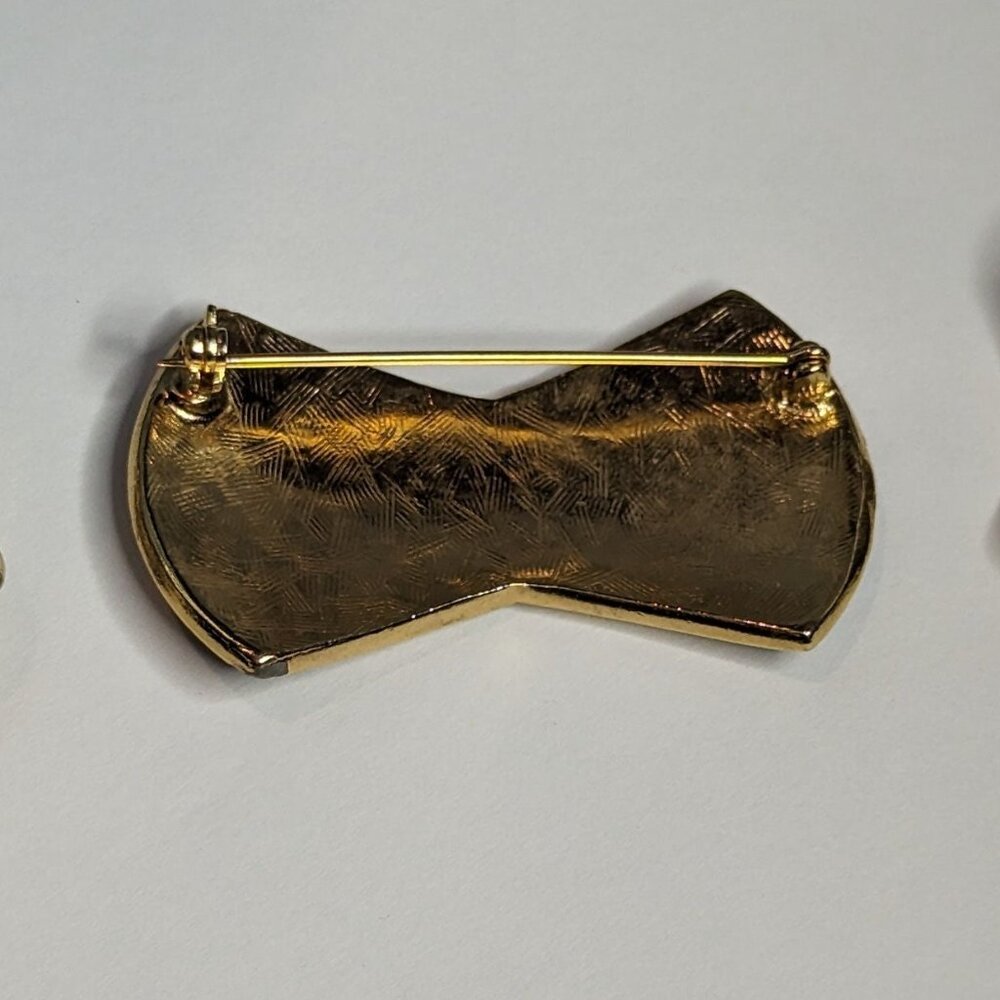 Vintage Golden Tone Metal Enamel Earrings Brooch Set Pin Stud Posts Red Green - Picture 2 of 5